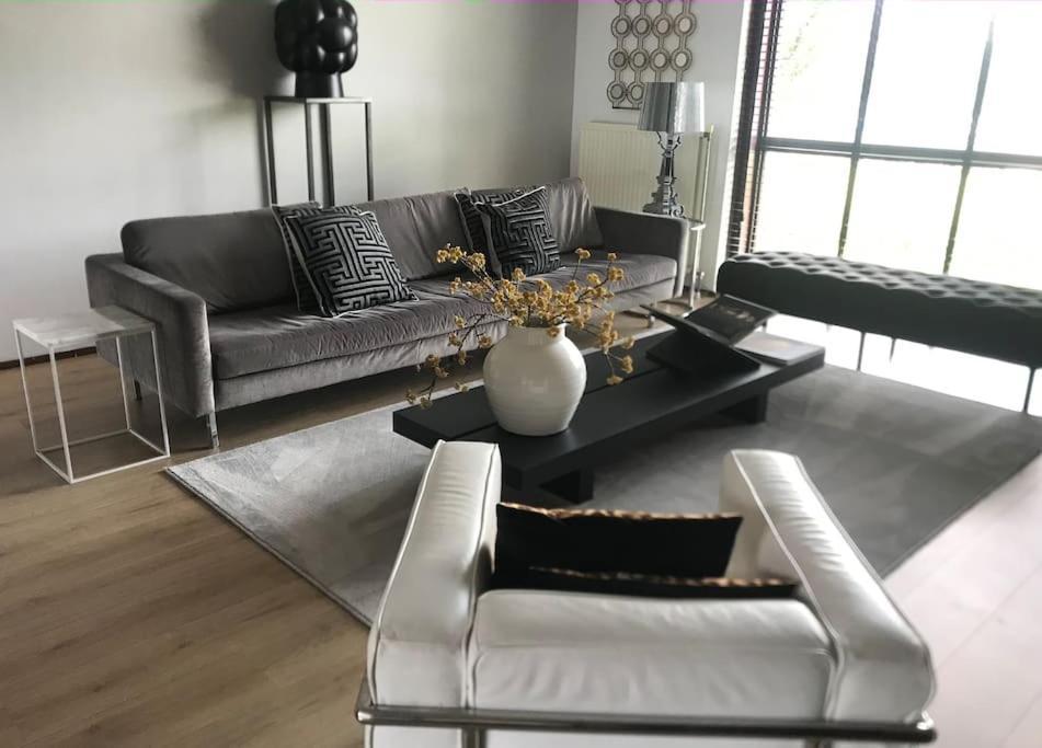 Near Amsterdam And Airport, 90m2, Privacy! Apartment *