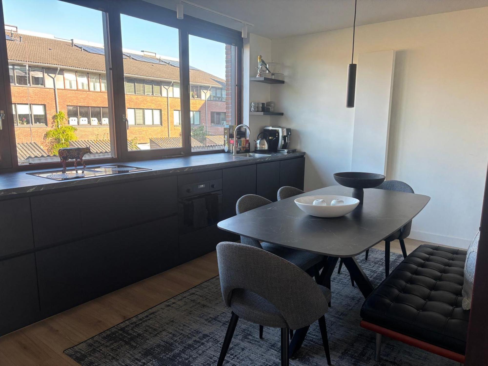 Near Amsterdam And Airport, 90m2, Privacy! Apartment *