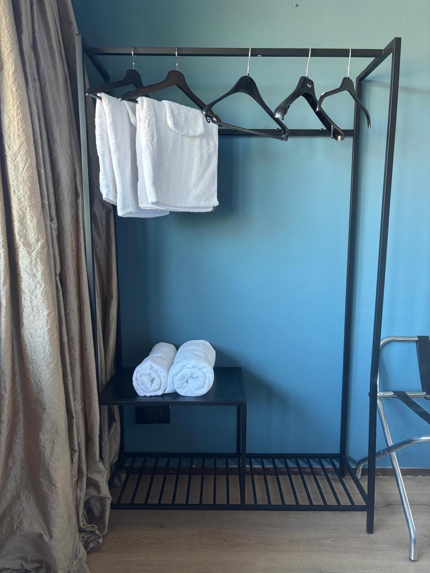 Near Amsterdam And Airport, 90m2, Privacy!